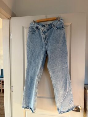 Light Wash Women’s High-Rise cross front Jeans